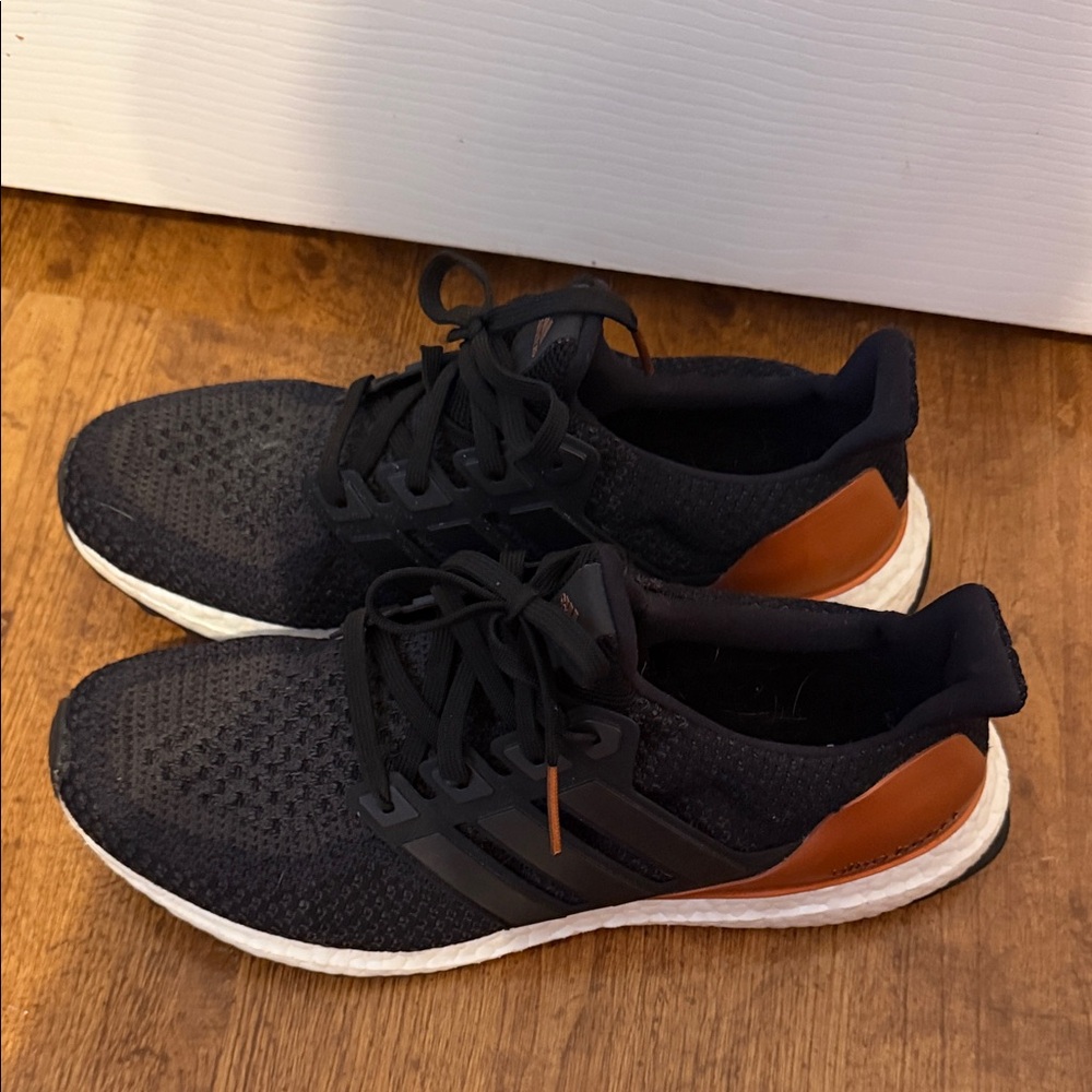 Adidas Men's Black and Tan Athletic Shoes